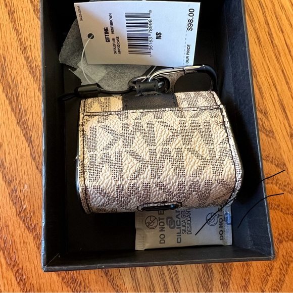 NIB Michael Kors AirPod Case in Hemp/Brown or Bright White - Picture 5 of 9